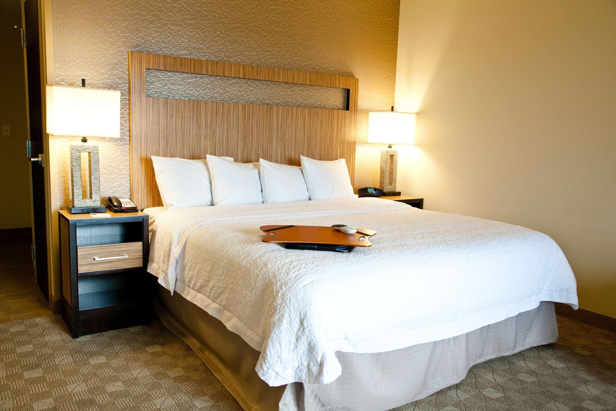 Hampton & Hotel