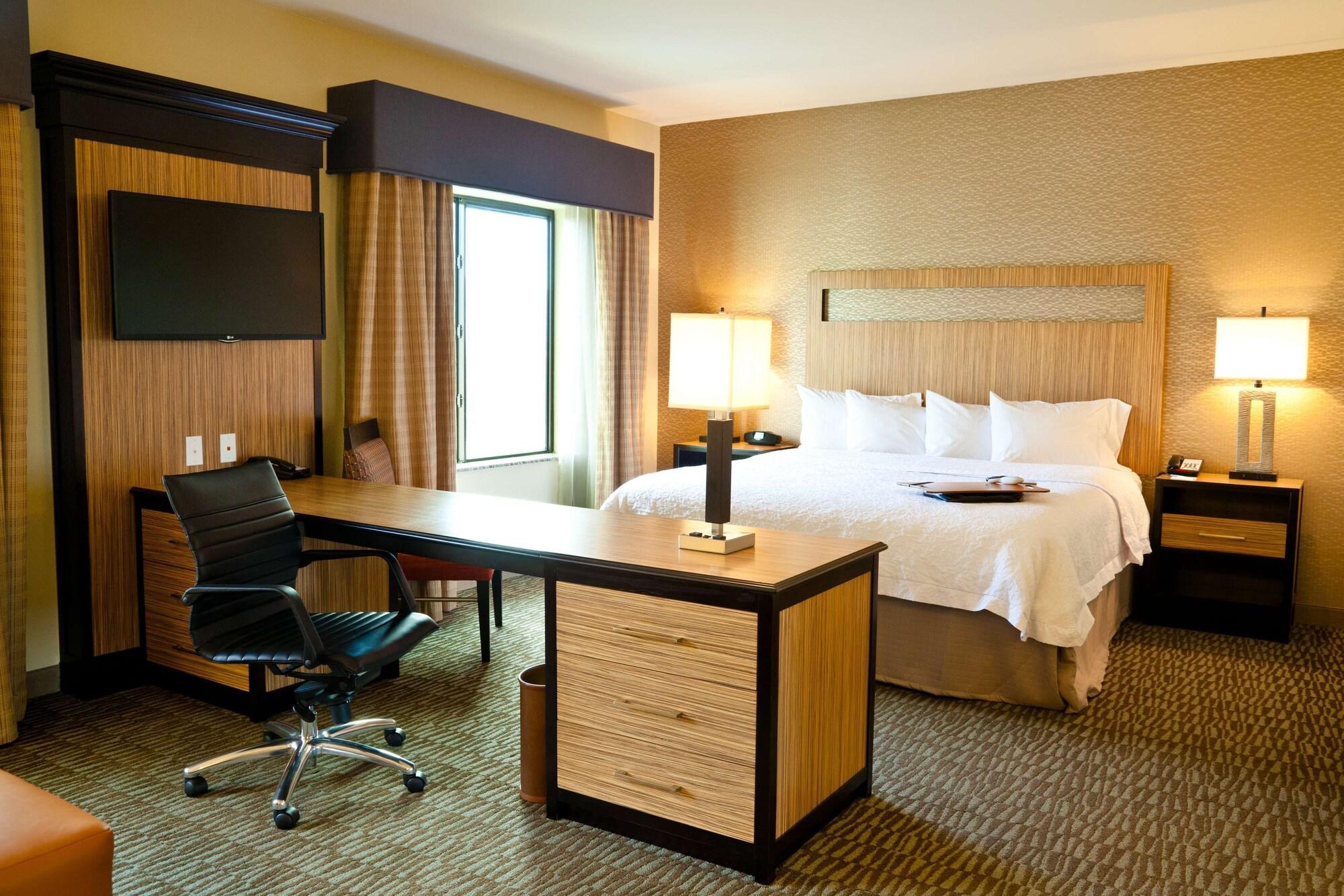 Hampton & Hotel Salinas